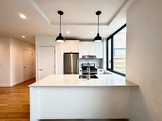 Rented by Zjama Realty Corp | media 21