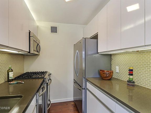 4th image of 100 W 93rd St APT 23A