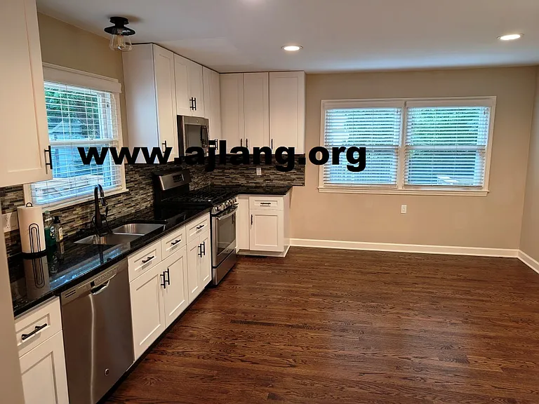 7806 Newton St — Photo 3
