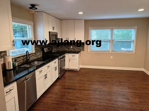 7806 Newton St, Overland Park, KS 66204