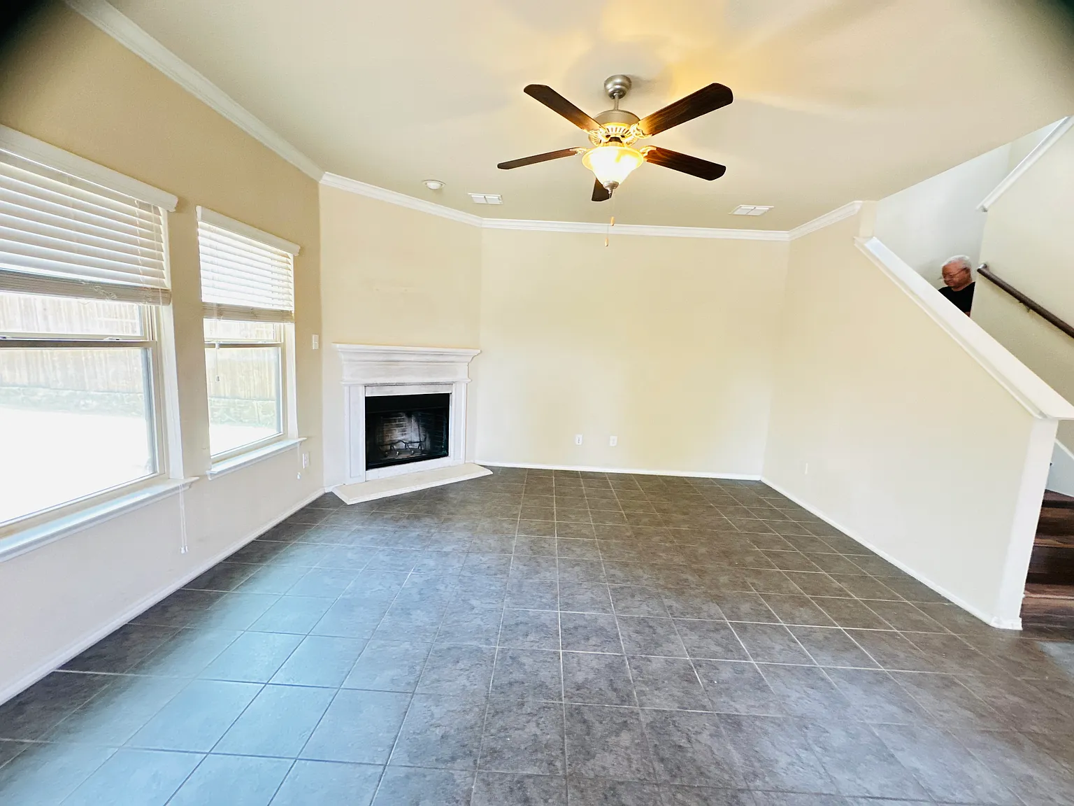 4 bed, 2.5 bath, 2479 sqft, $2,550 — Photo 2