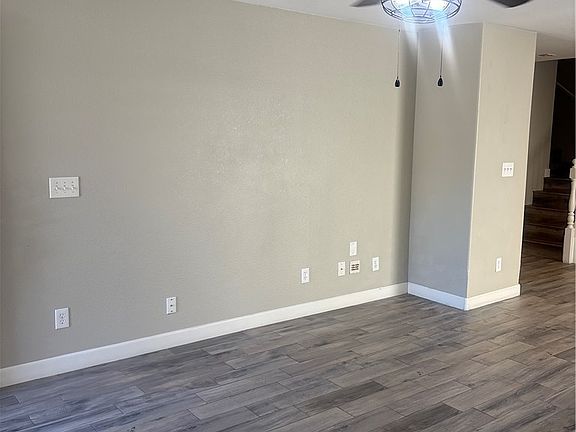 4th image of 575 Primrose Hill Ave
