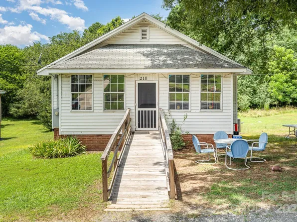 210 Lincoln St, Badin, NC 28009