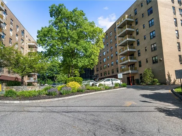 35 Stewart Place #201, Mount Kisco, NY 10549