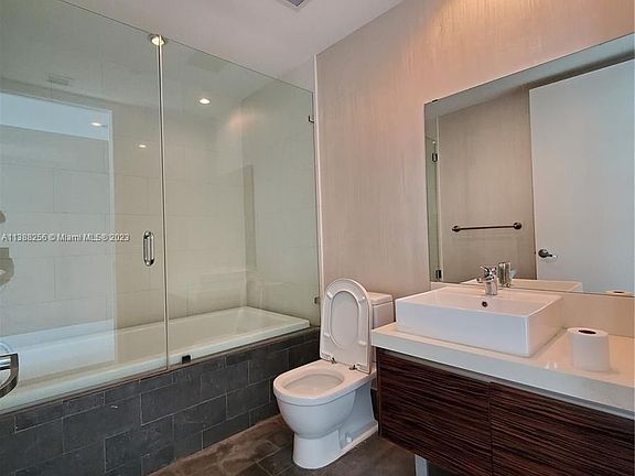 4th image of 1100 Biscayne Blvd Unit 1703