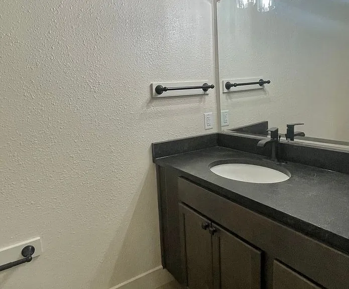 1226 Royal Crest Dr — Photo 9