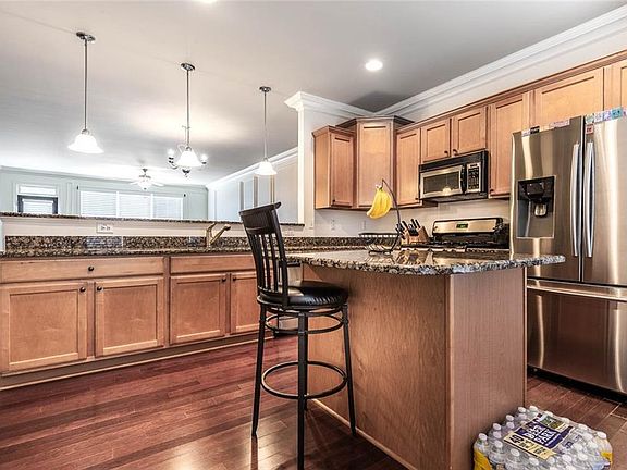 5th image of 3241 Greenwood Oak Dr