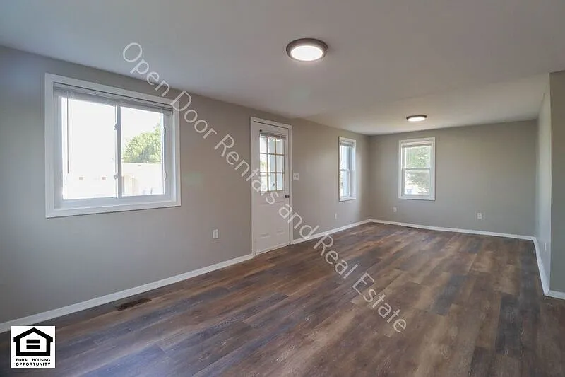 3 bed, 2.0 bath, 1200 sqft, $1,400 — Photo 4