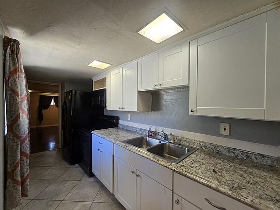 5th image of 118 E Frontier St