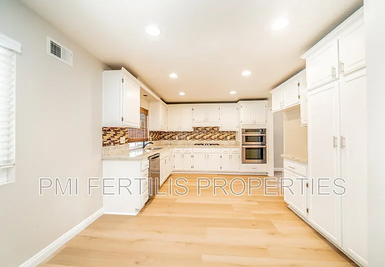 1229 Hibiscus St — Photo 12