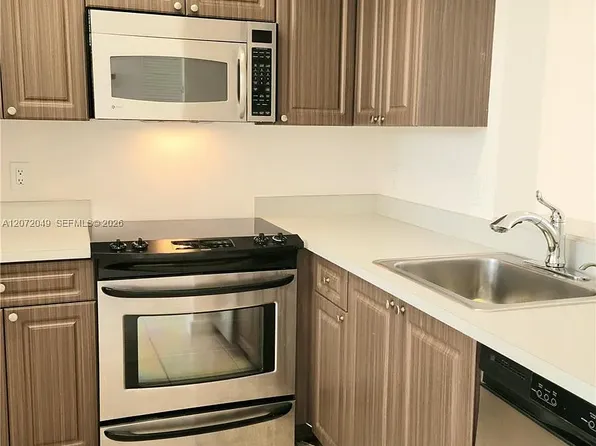 8620 N Sherman Cir APT 306, Hollywood, FL 33025