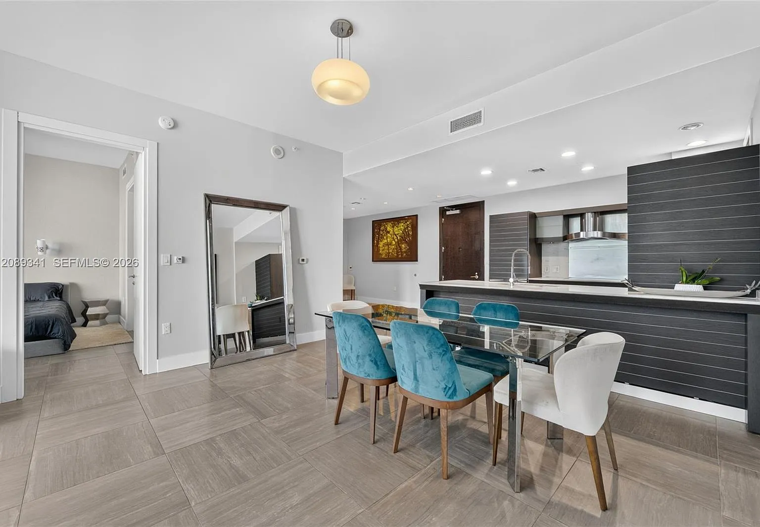 Epic West Condo — Photo 4