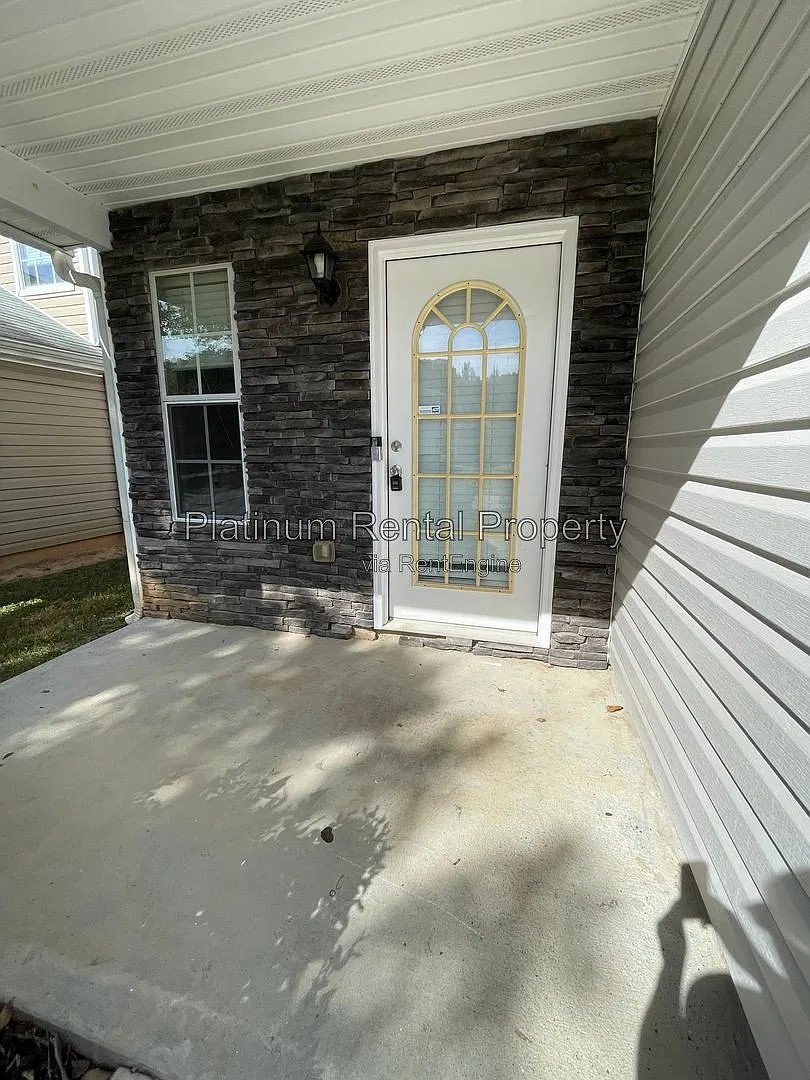5 bed, 3.0 bath, 2640 sqft, $2,350 — Photo 4