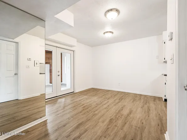 2905 Fordhaven Rd, Louisville, KY 40214