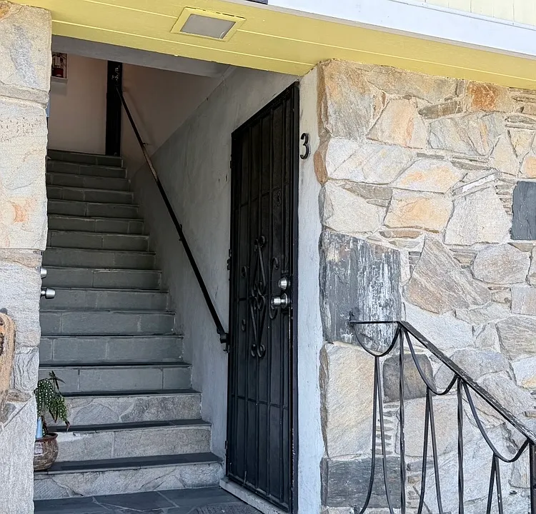 929 Elm Ave #4