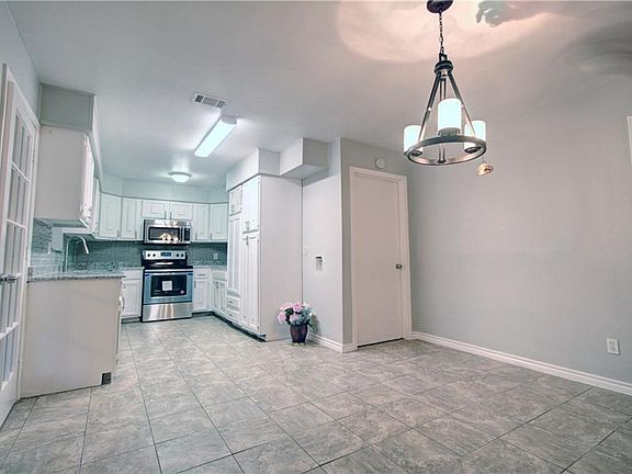 4th image of 110 Fernwood Pl