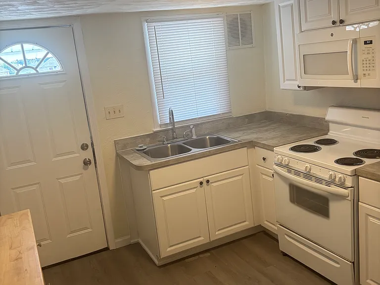 200 Bute St #6 — Photo 2