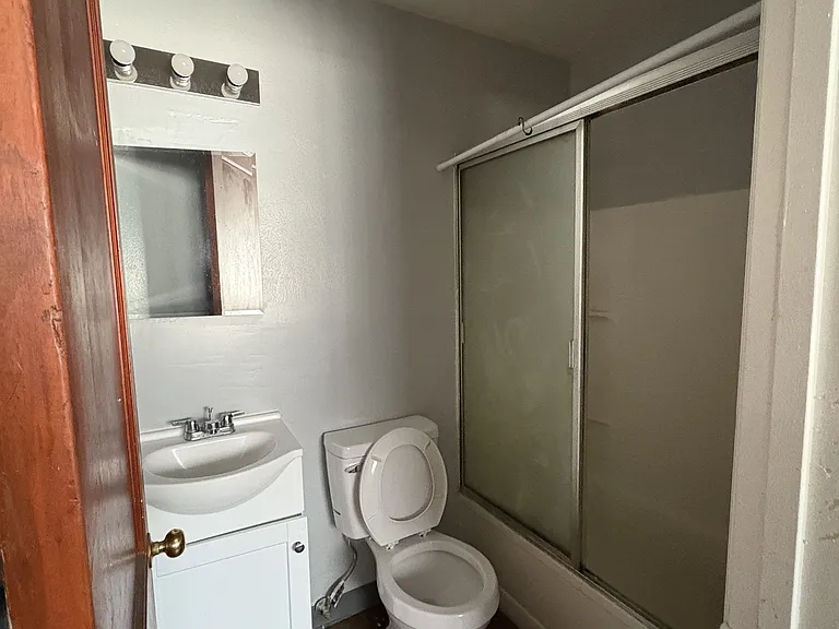 274 E Nottingham Rd #7 — Photo 4