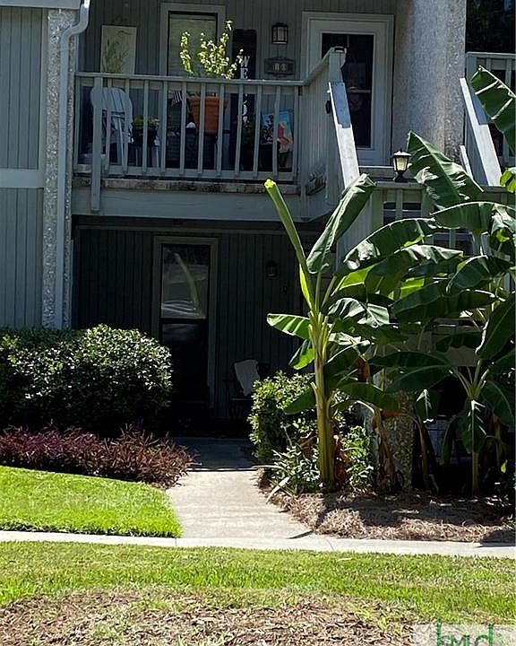 2nd image of 10 Oyster Shell Rd #10