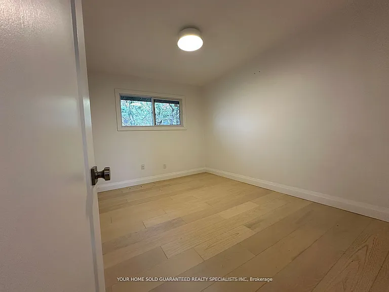 36 Queen St #MAIN FLOOR — Photo 8