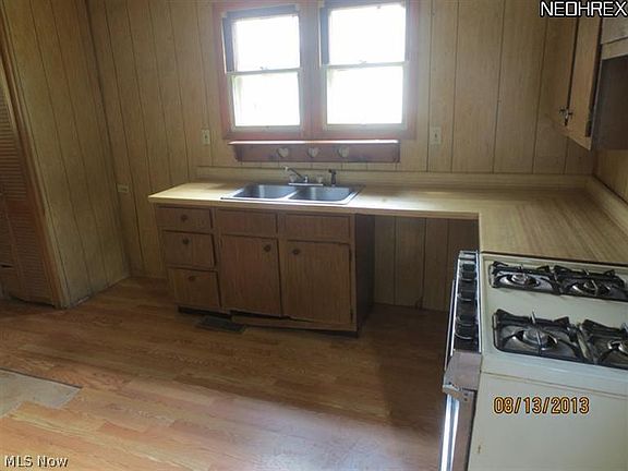 3rd image of 237 Parkman Rd NW