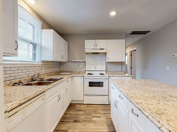 5th image of 110 Ed Miller Dr