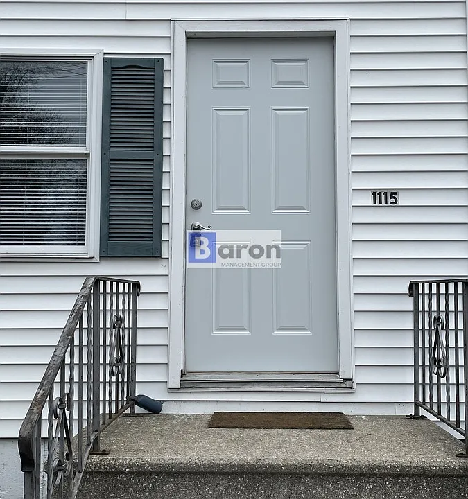 1115 S Spring St #1