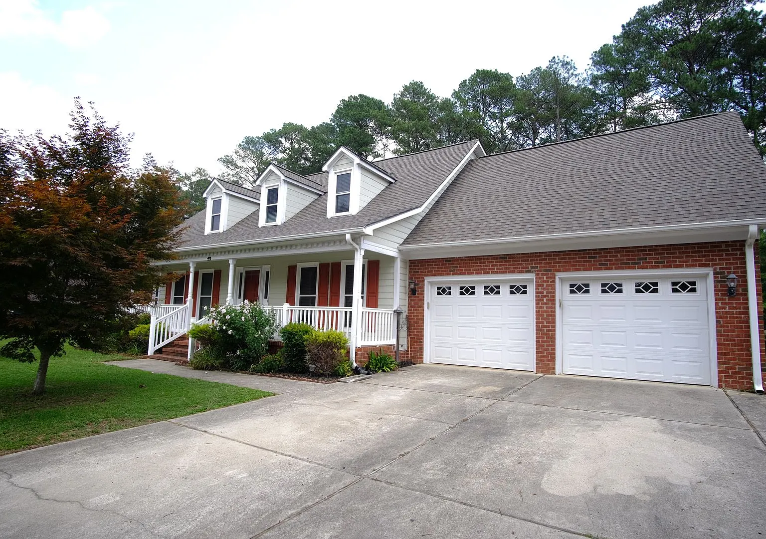 4 Bed, 3.5 Bath, Spacious Family Room, Fenced Yard in Fayetteville — Photo 2