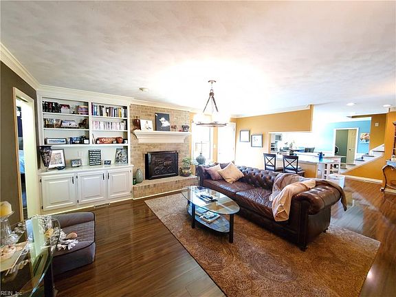 3rd image of 953 Lindsley Dr