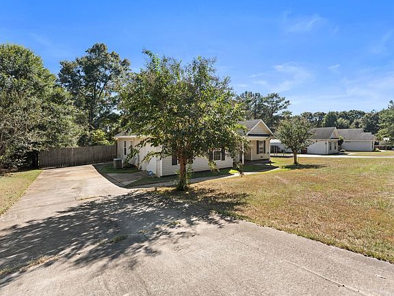 2nd image of 200 Crestwood Cir