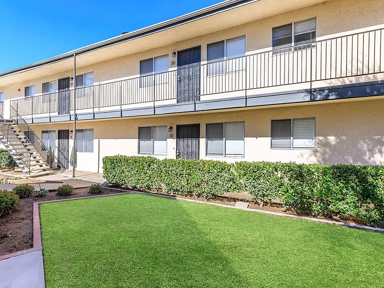 Town and Country Garden Apartments — Photo 15