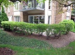 2 Oak Brook Club Dr APT C106, Oak Brook, IL 60523