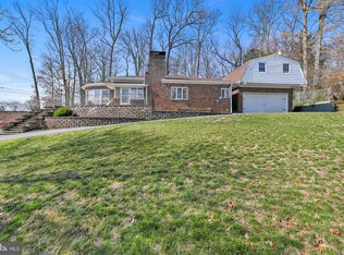 225 W Woods Dr, Lititz, PA 17543