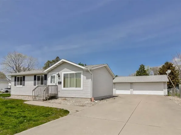 618 Lawn Dr, Loves Park, IL 61111