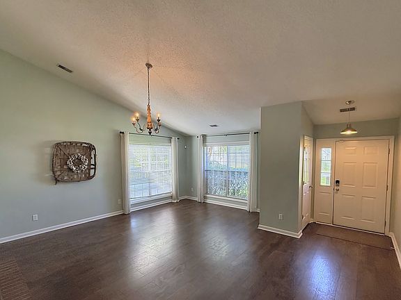 4th image of 740 Veron Pl