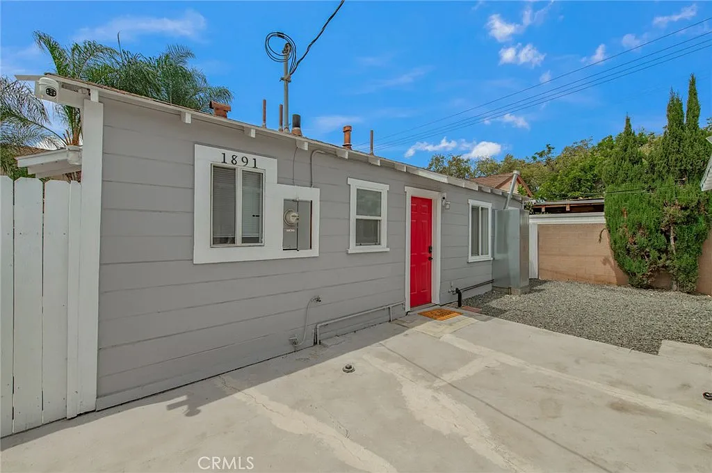 2 bed, 680 sqft, $2,700 — Photo 1