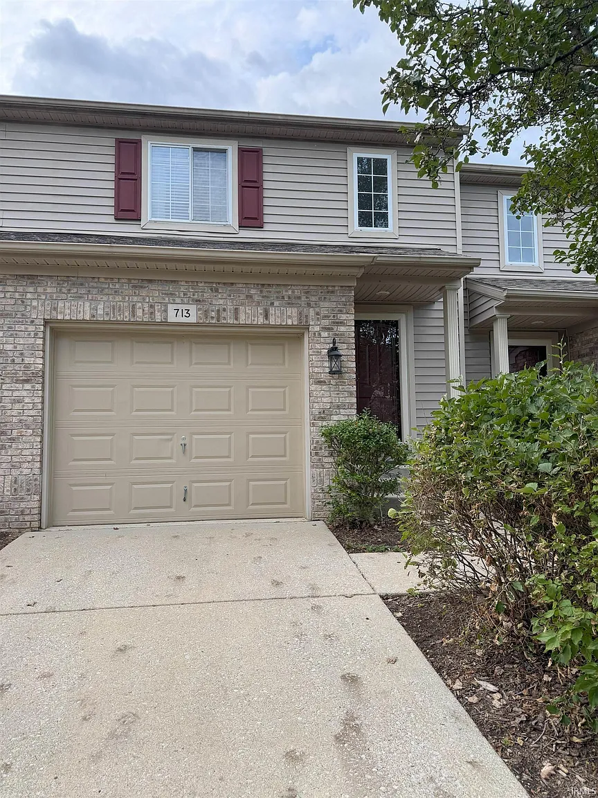 713 E Bayberry Ct E photo 1