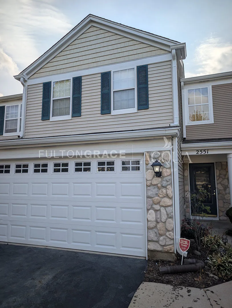 3 bed, 1.5 bath, 1271 sqft, $2,700 — Photo 1