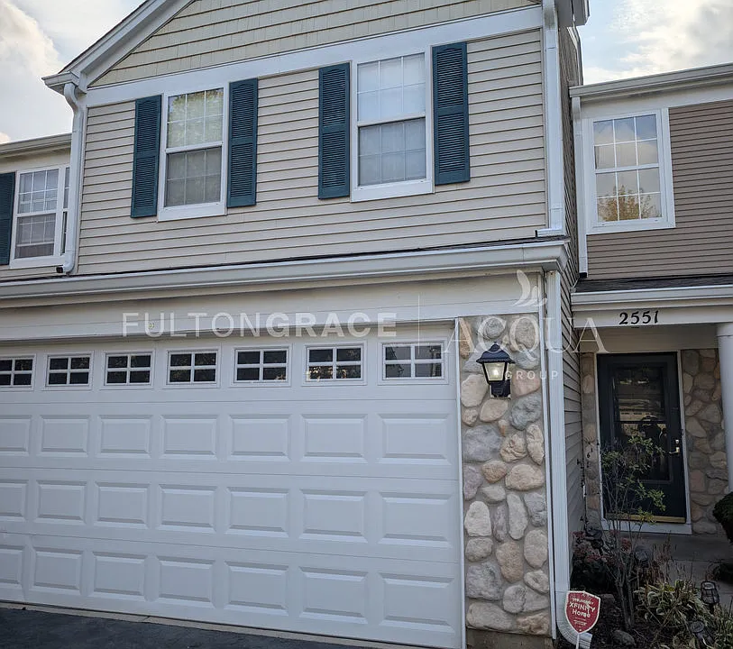 2551 Oak Tree Ln