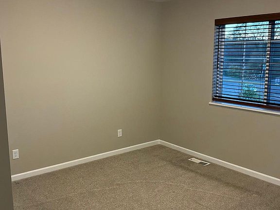5th image of 1577 100th Ave NW