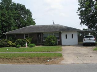 302 E 19th St, Stuttgart, AR 72160