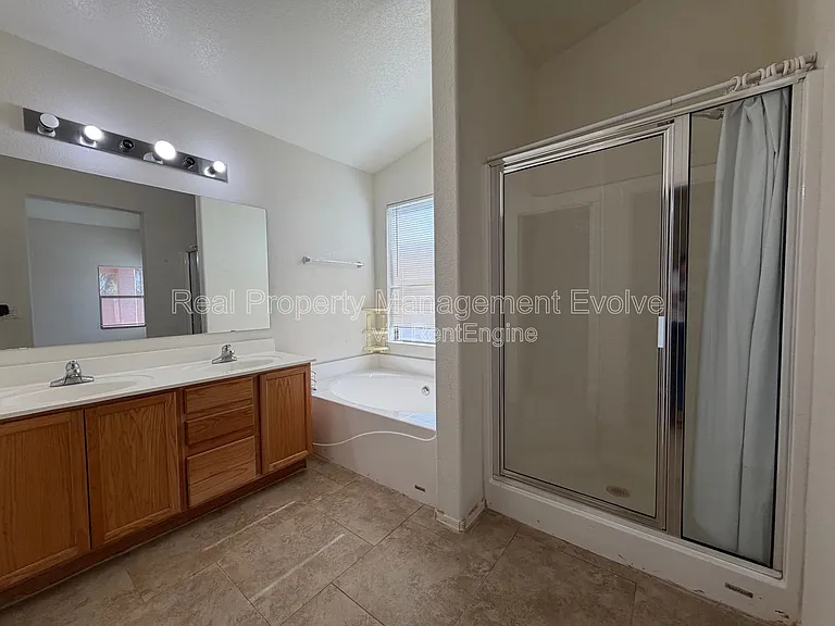 7816 N 54th Ln — Photo 26