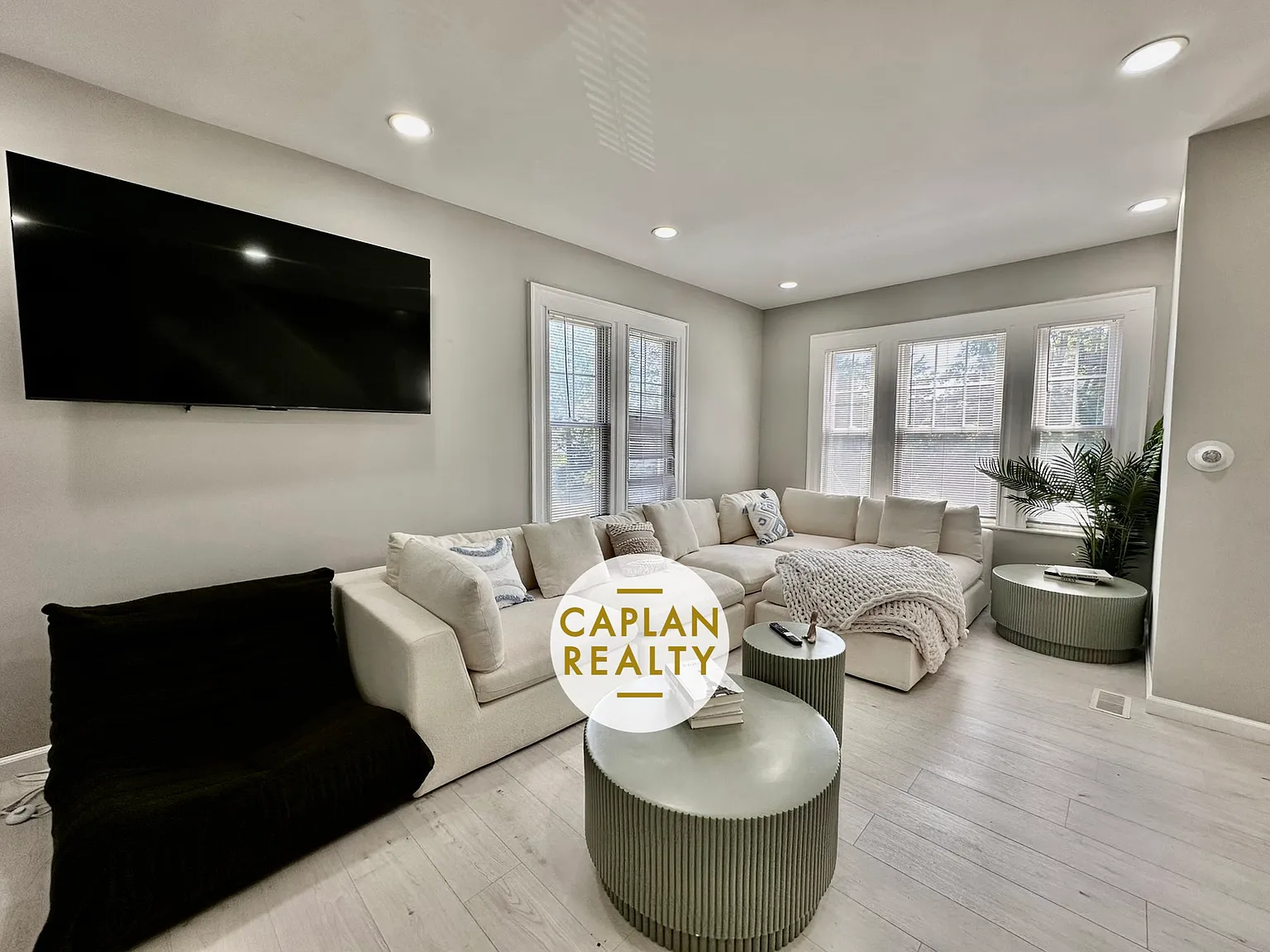 5 bed, 2000 sqft, $7,500 — Photo 2