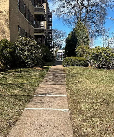 230 Farmington Ave — Photo 3