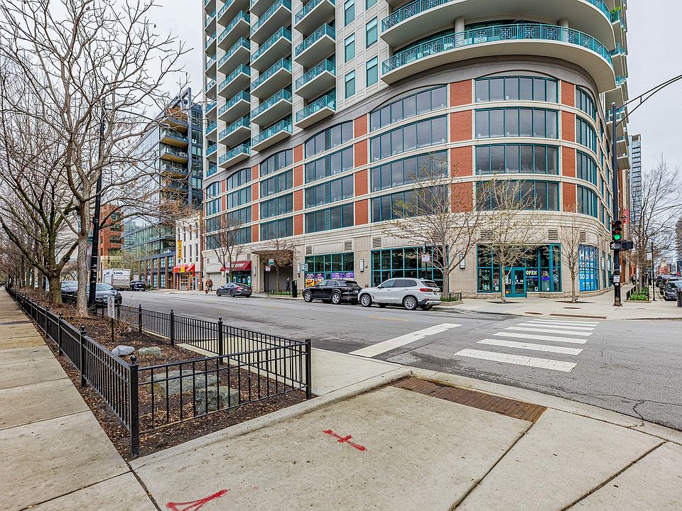 1st image of 340 W Superior St APT 1006