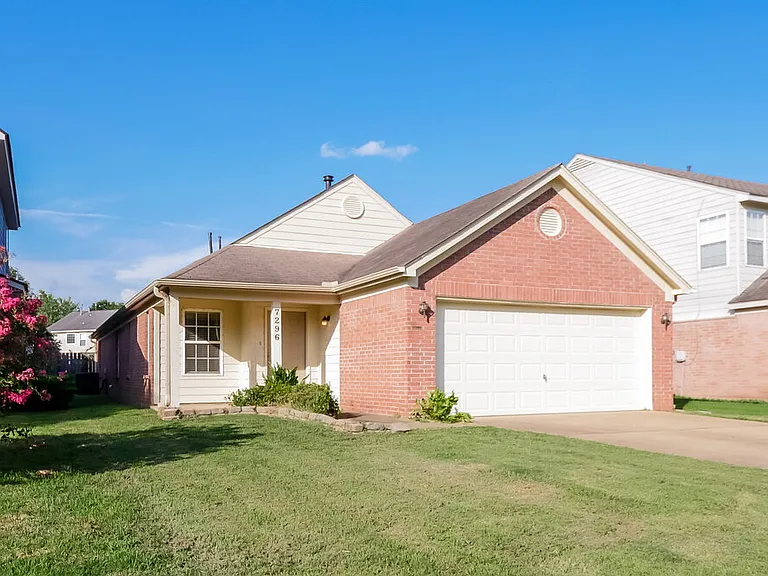 7296 Green Ash Dr — Photo 3