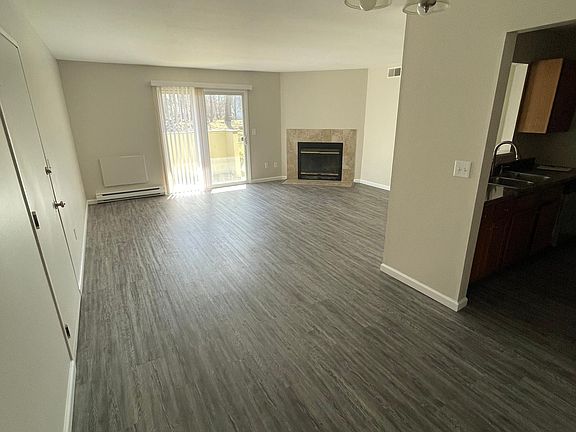 4th image of 15 Birch Glen Dr Unit A