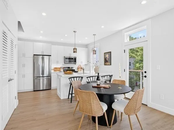 1246 Broadway #3, Somerville, MA 02144