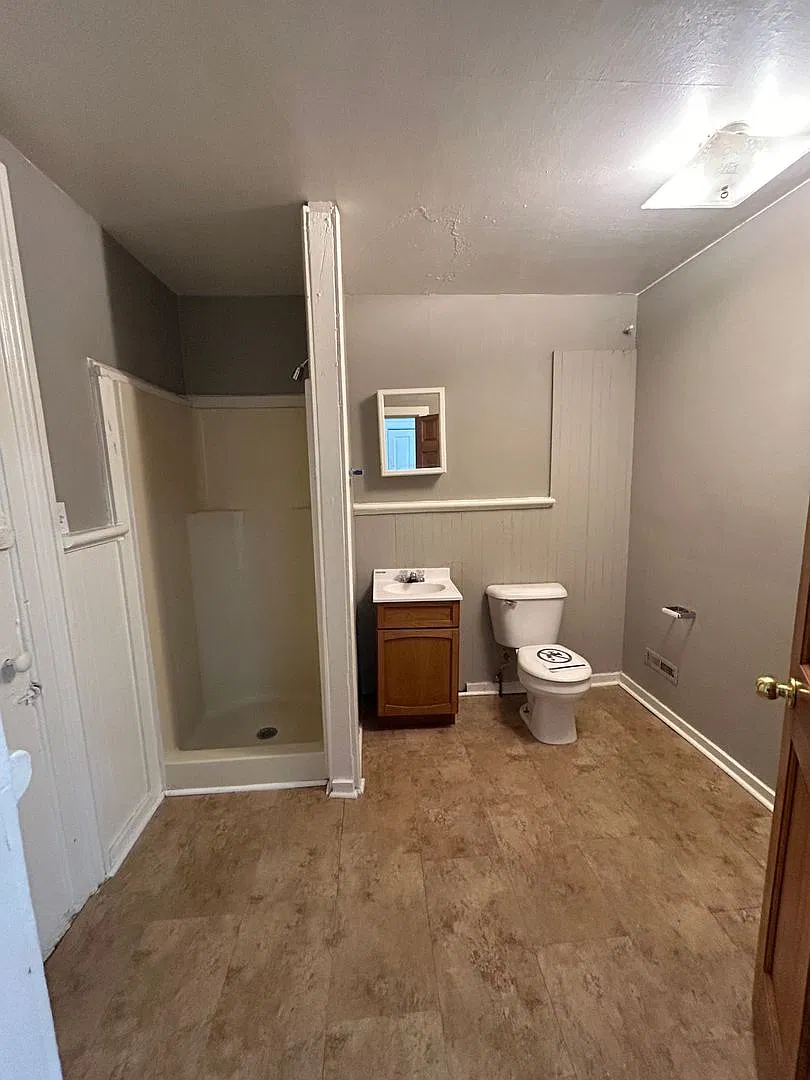 328 W Dewald — Photo 4