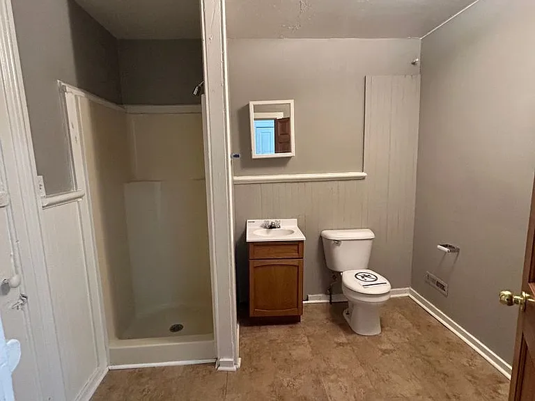 328 W Dewald St — Photo 4